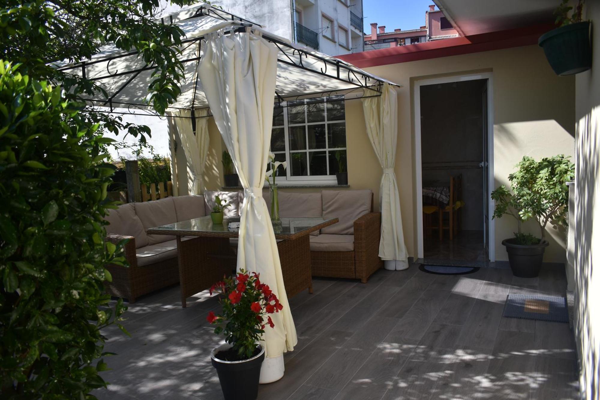 Jardin, Terraza Y Barbacoa Apartment О Грове Екстериор снимка